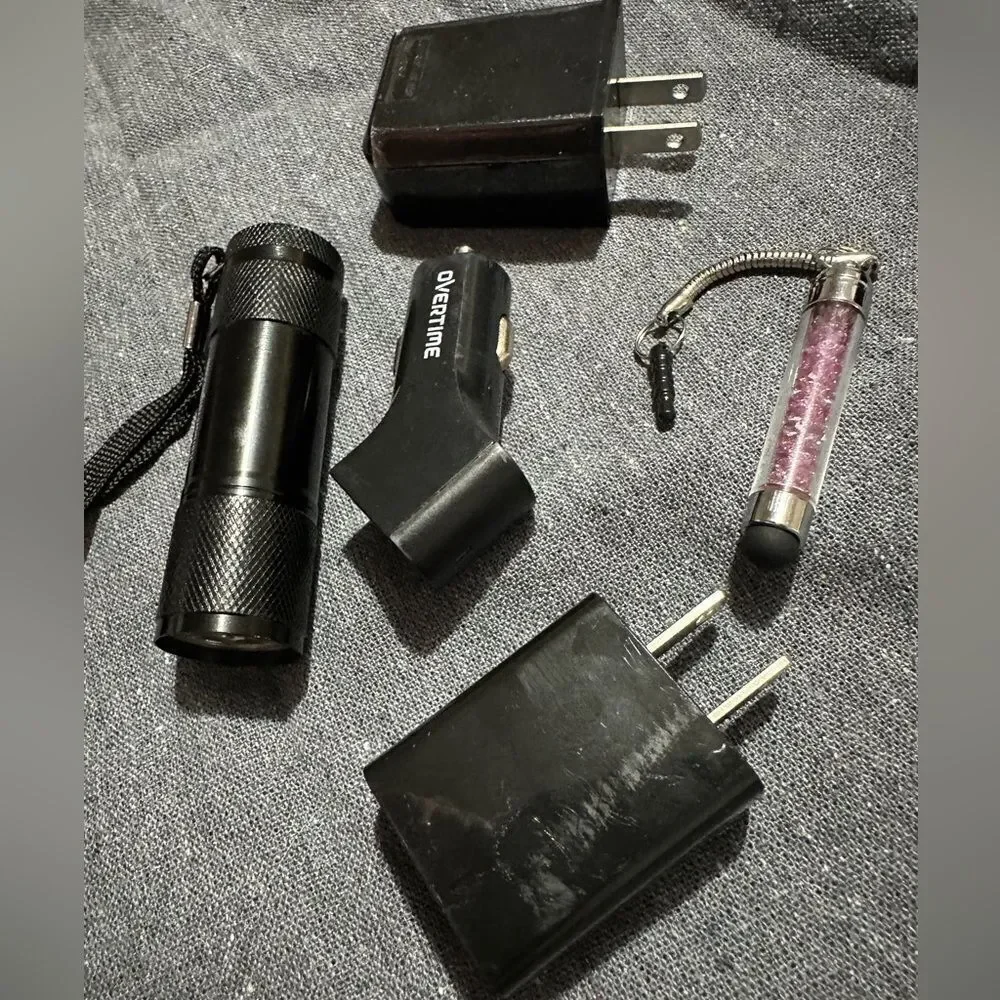 Electronics Gadget Lot –Flashlight, Dual USB Car & Wall Chargers+Stylus Keychain